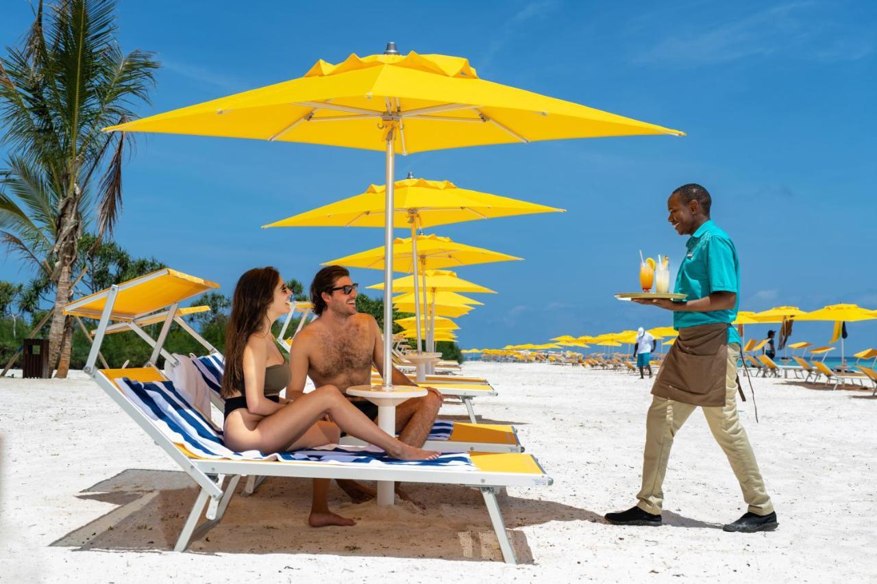 Hotel The Mora Zanzibar Matemwe  Zewnętrze zdjęcie Beach service at Atlantis Paradise Island