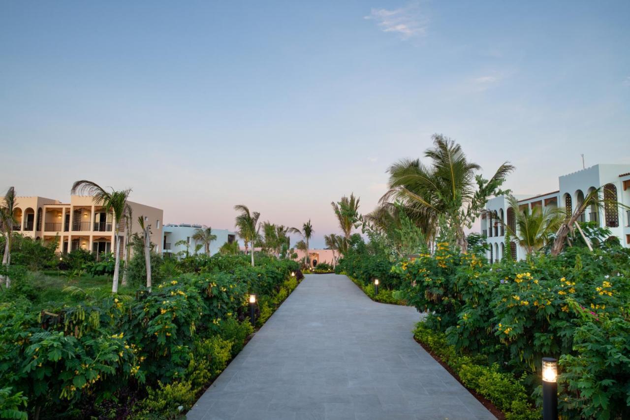 Hotel The Mora Zanzibar Matemwe  Zewnętrze zdjęcie The resort at Atlantis Paradise Island